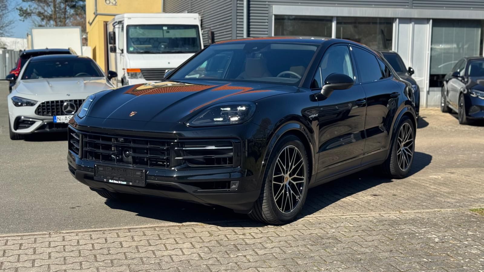 Porsche Cayenne Hybrid Coupe thumbnail 1