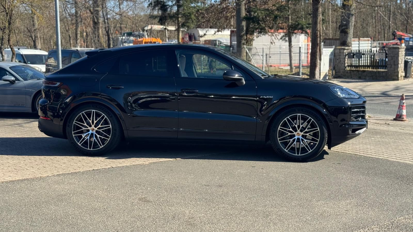 Porsche Cayenne Hybrid Coupe thumbnail 11