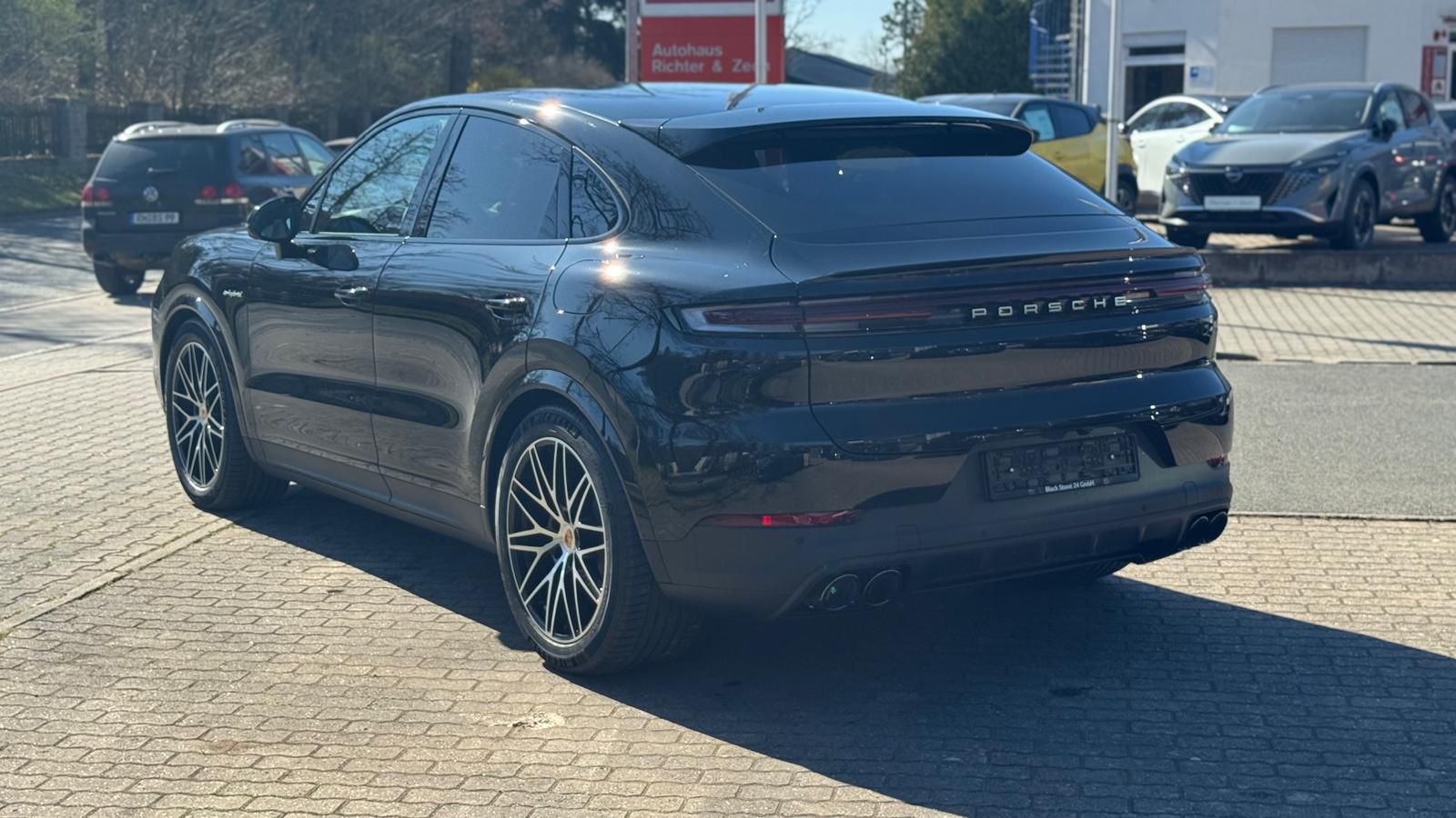 Porsche Cayenne Hybrid Coupe thumbnail 14