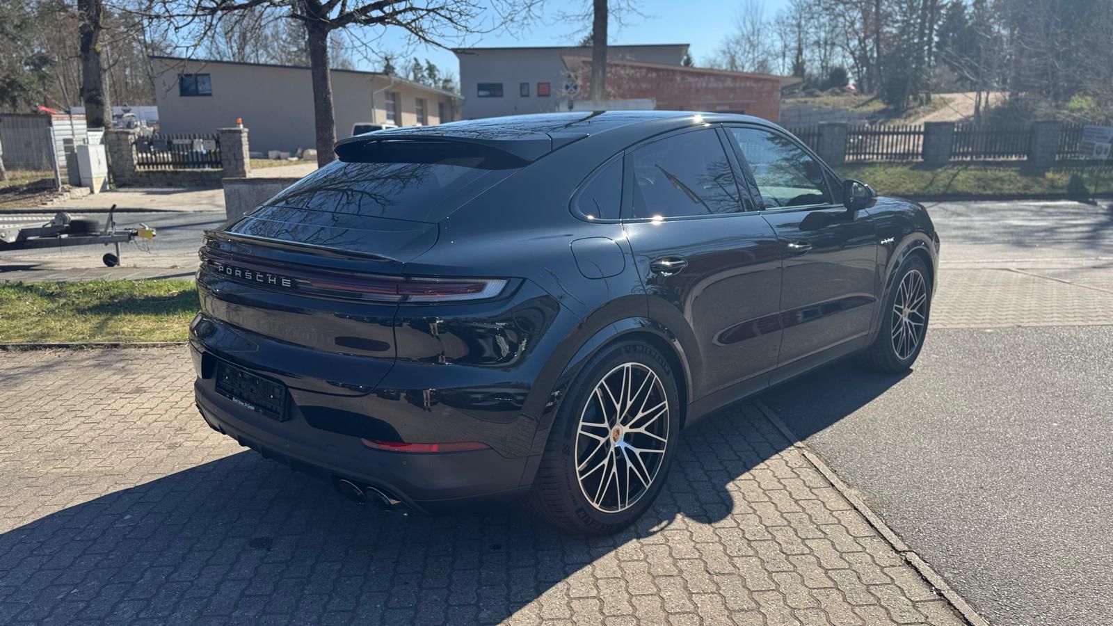 Porsche Cayenne Hybrid Coupe thumbnail 15