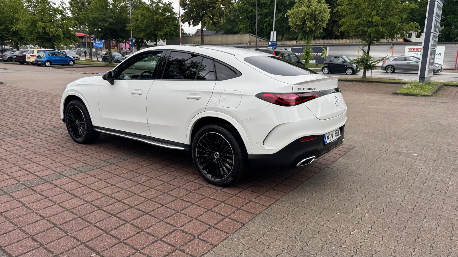 Mercedes Benz GLC 300e 4MATIC Coupe thumbnail 12