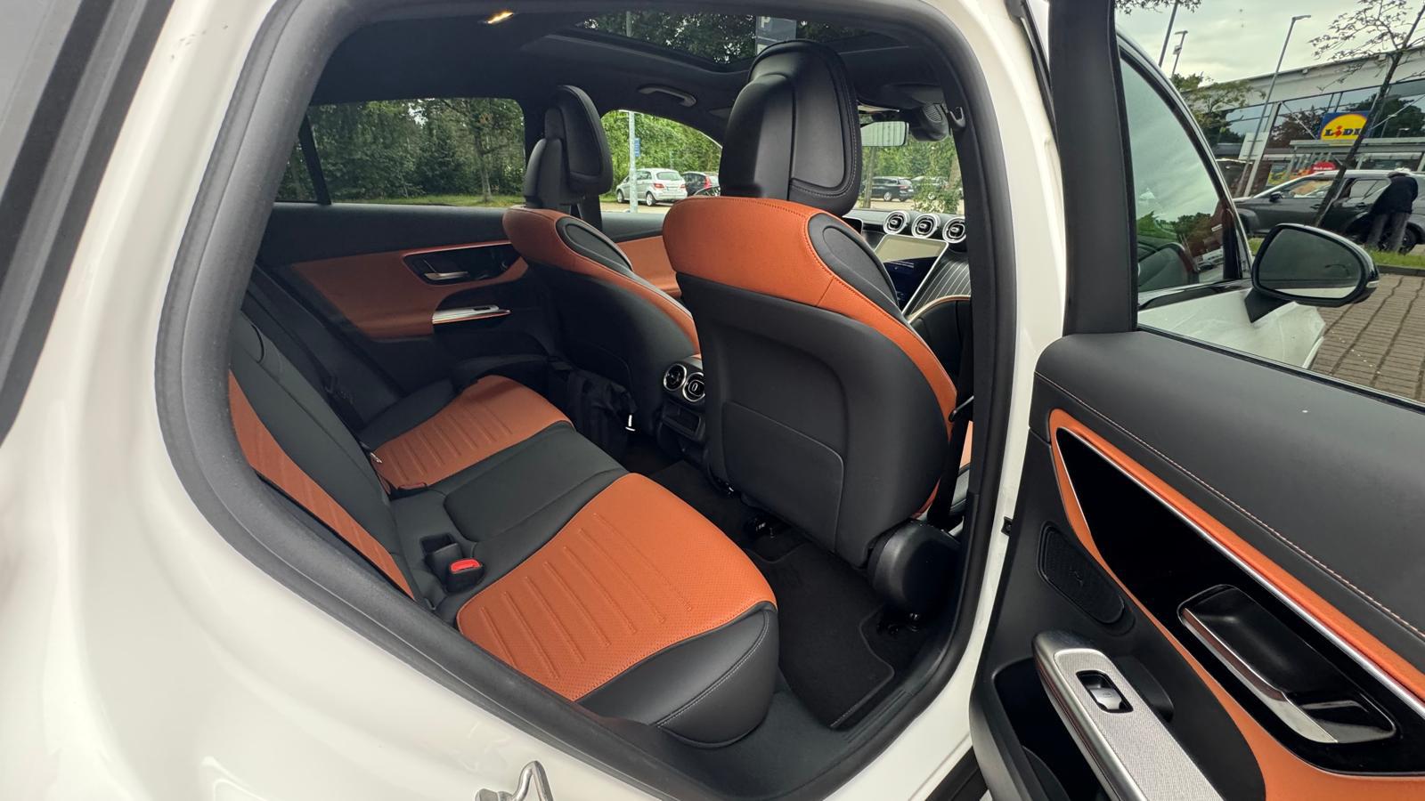 Mercedes Benz GLC 300e 4MATIC Coupe thumbnail 4