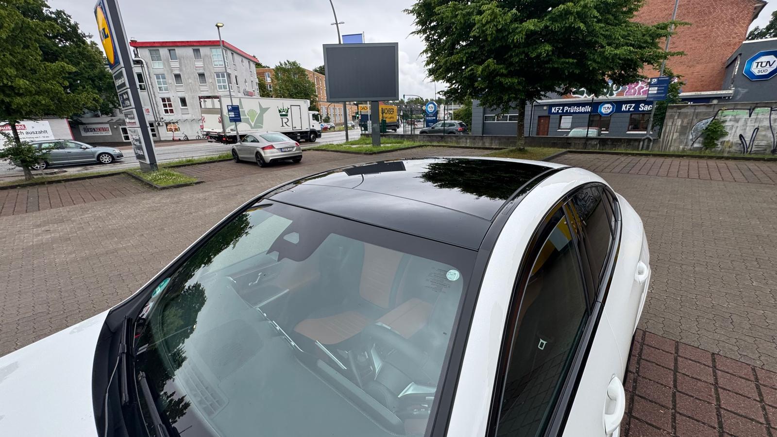 Mercedes Benz GLC 300e 4MATIC Coupe thumbnail 8