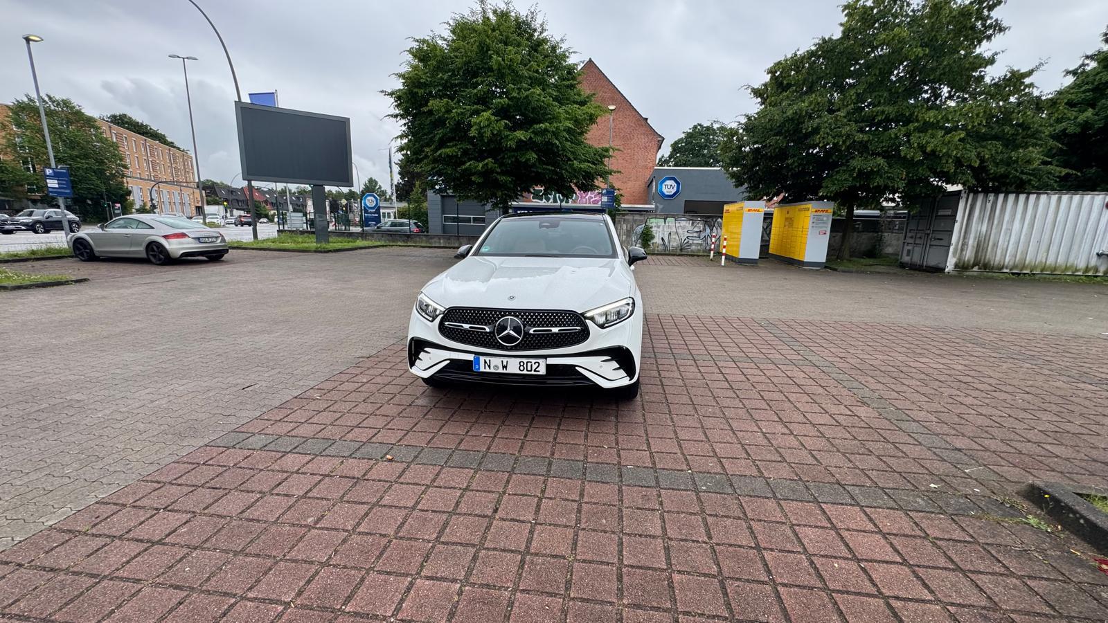 Mercedes Benz GLC 300e 4MATIC Coupe thumbnail 9