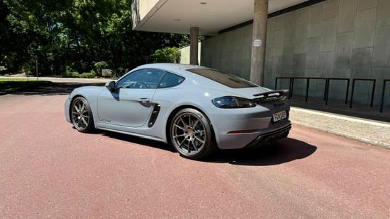 Porsche 718 Cayman 4.0 GTS thumbnail 8