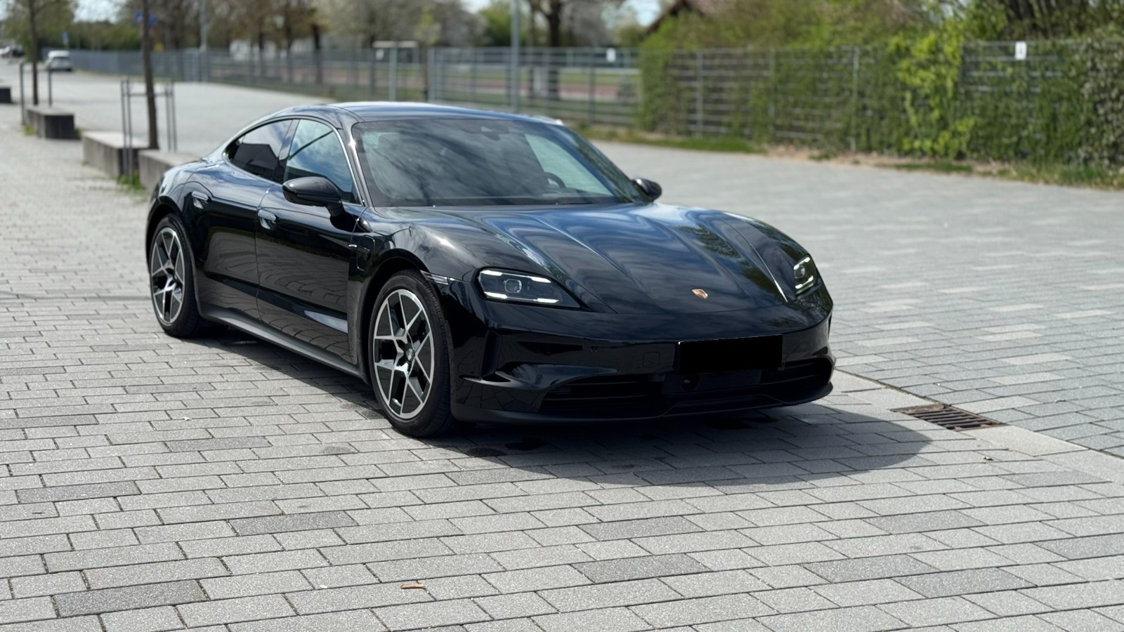 Porsche Taycan thumbnail 12