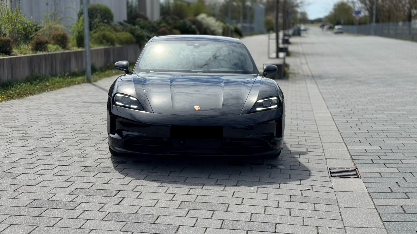 Porsche Taycan thumbnail 1