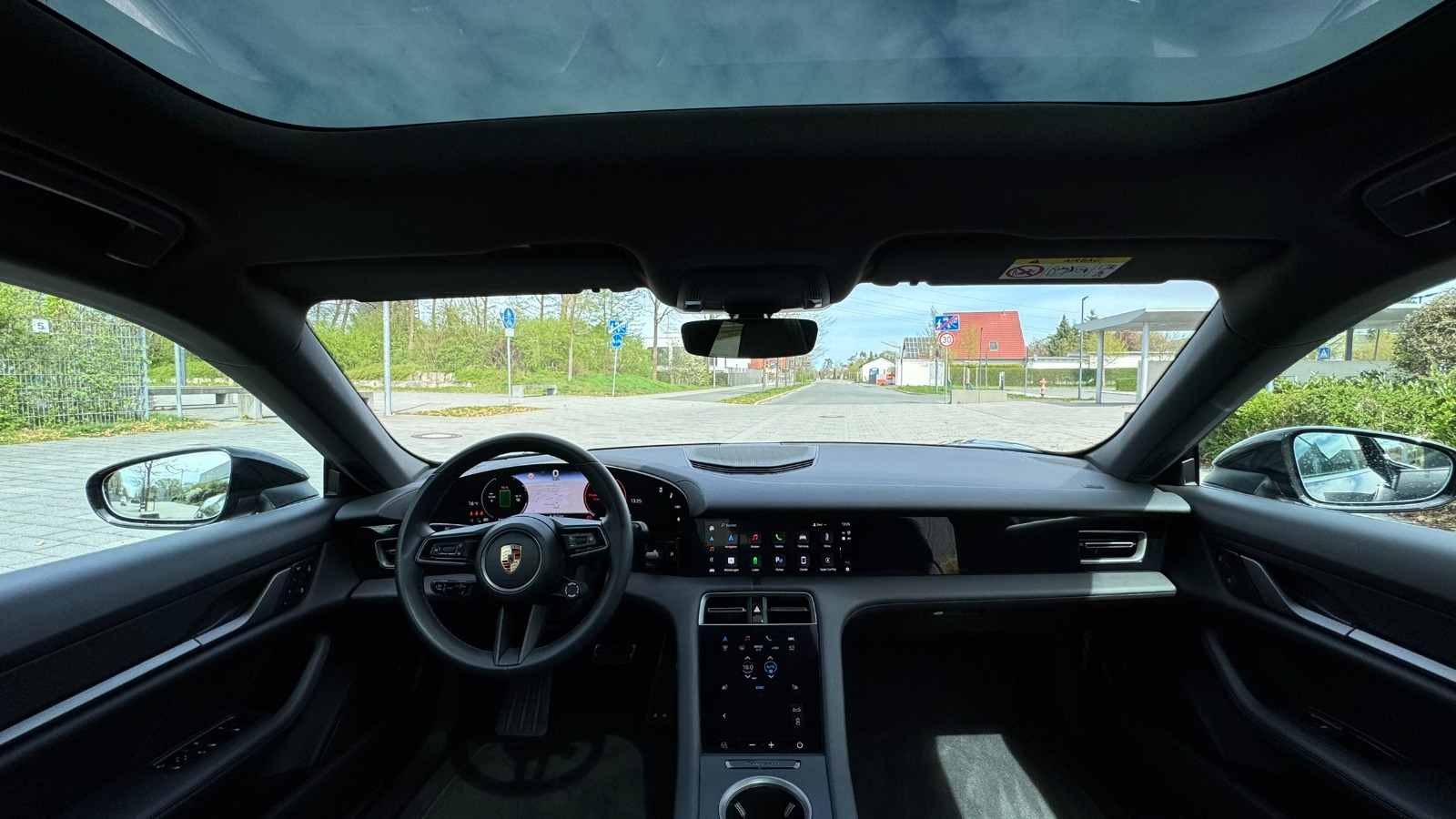 Porsche Taycan thumbnail 3