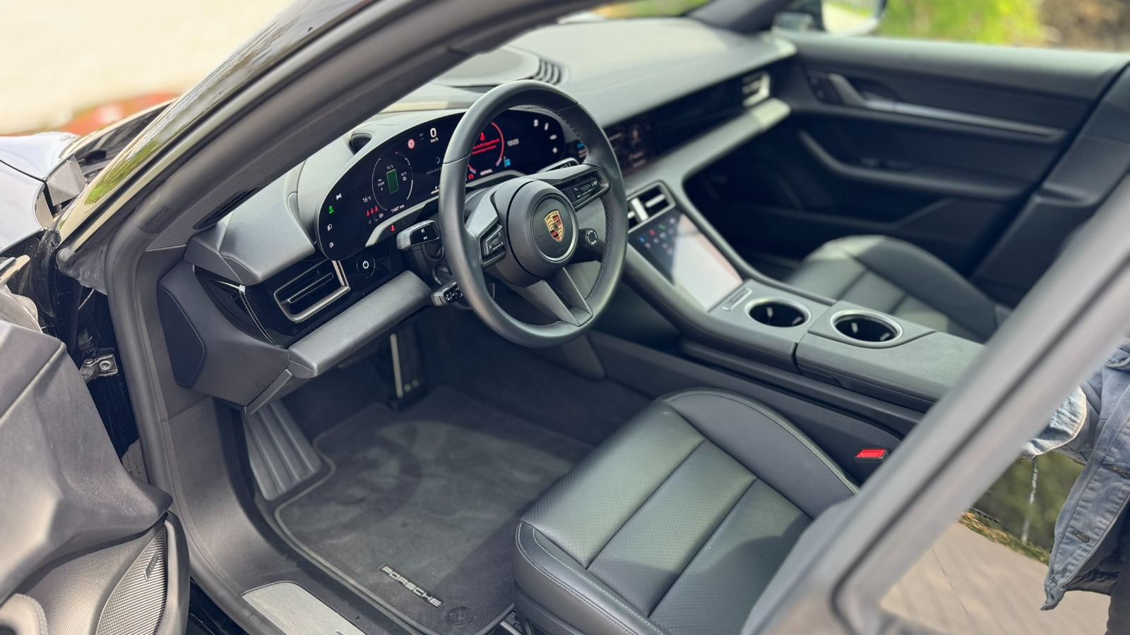 Porsche Taycan thumbnail 7