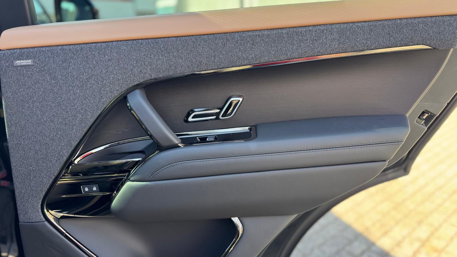 Rang Rover Sport D350 Autobiography thumbnail 16