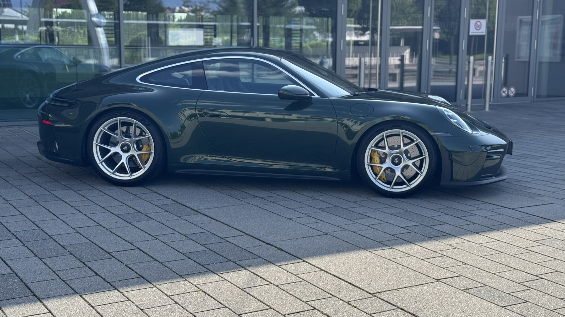 Porsche 911 GT3 Touring thumbnail 5