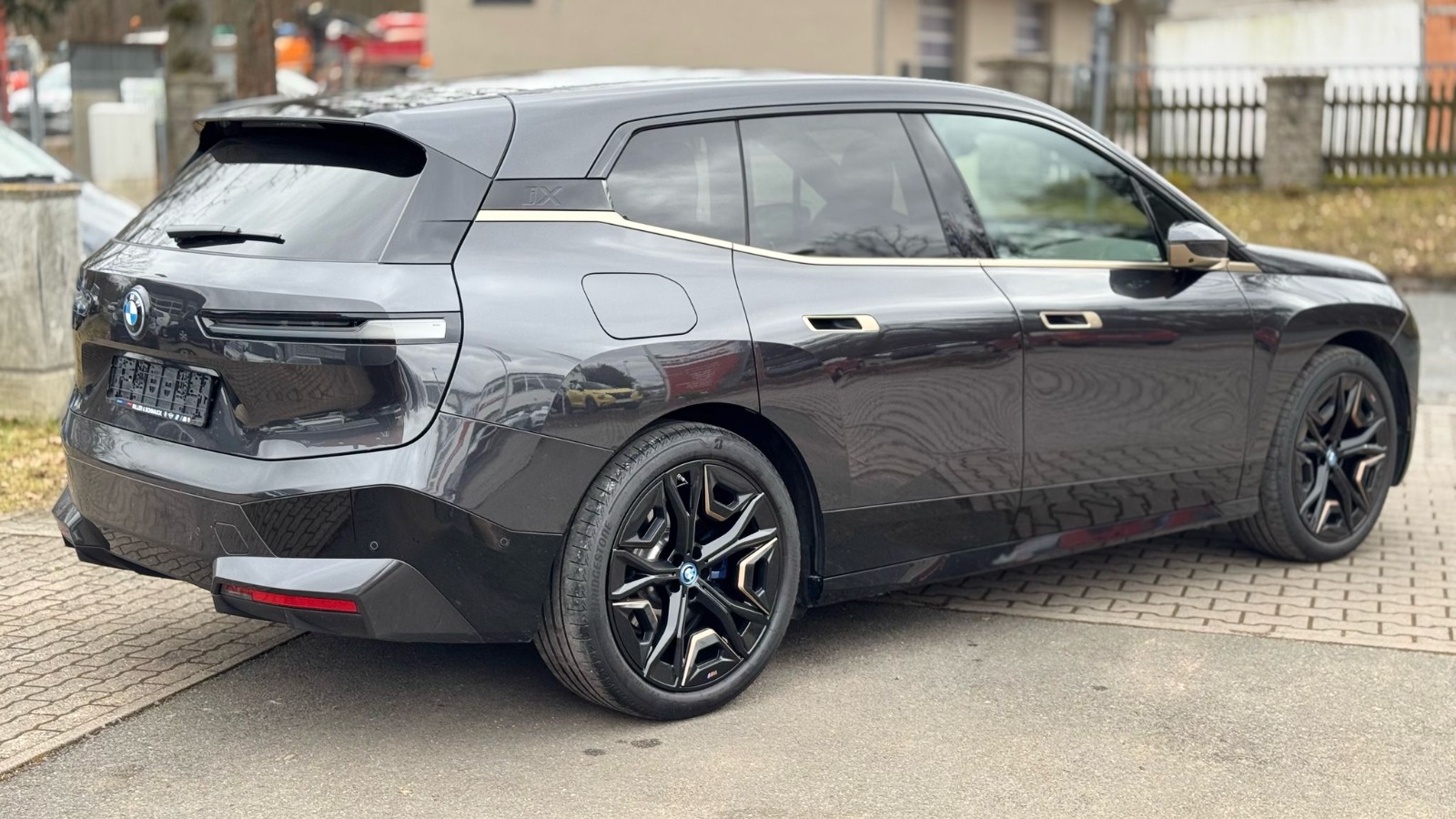 BMW iX xDrive40 thumbnail 3