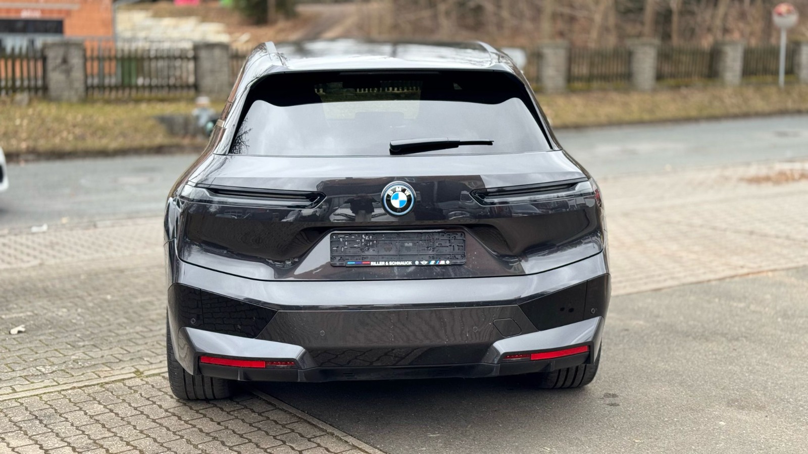 BMW iX xDrive40 thumbnail 4