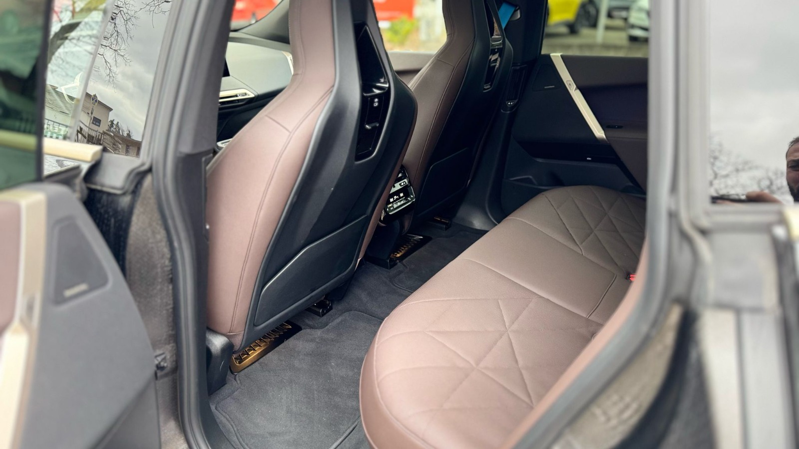 BMW iX xDrive40 thumbnail 8