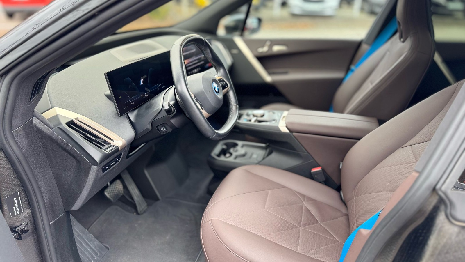 BMW iX xDrive40 thumbnail 9