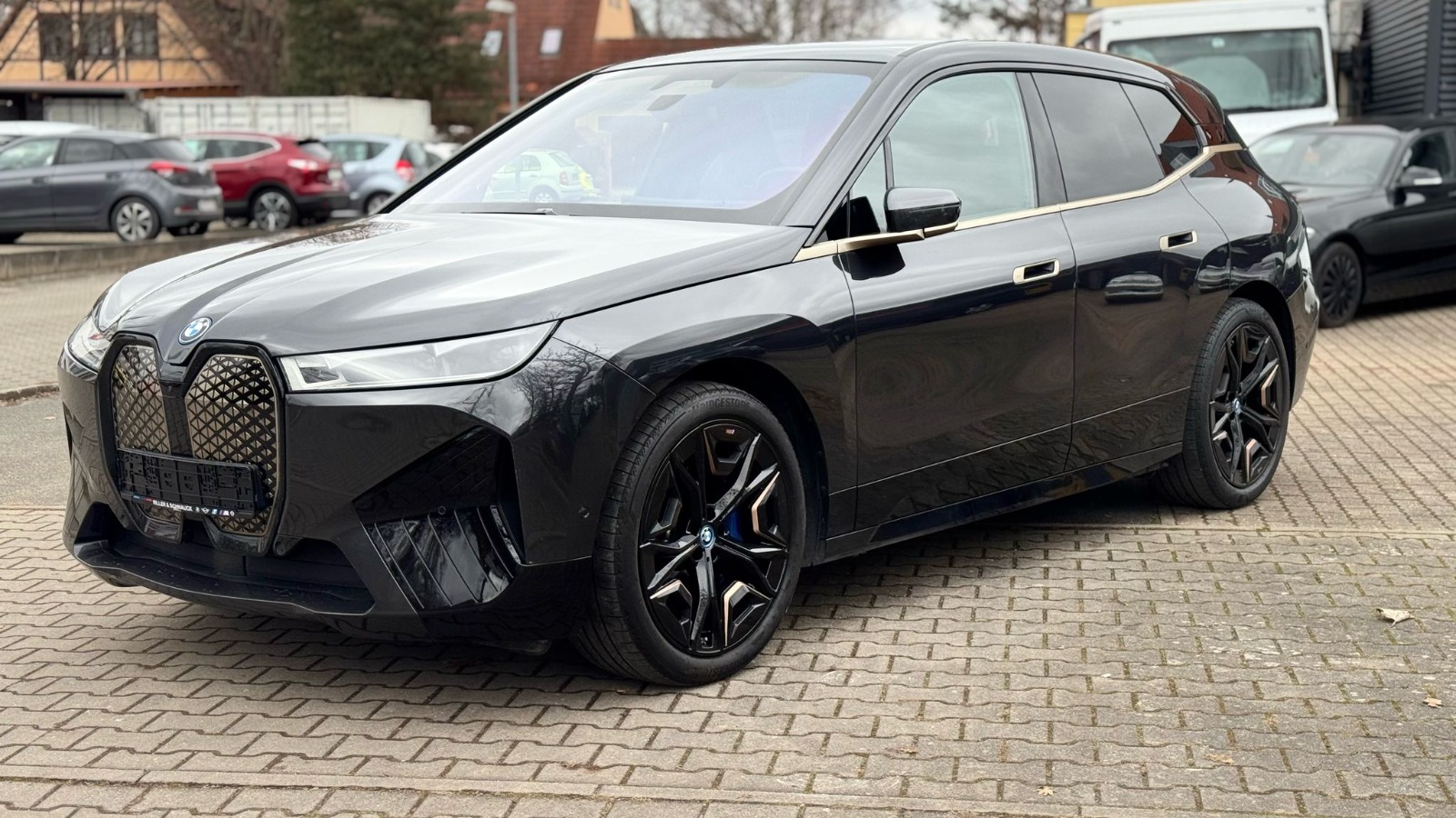 BMW iX xDrive40 thumbnail 1