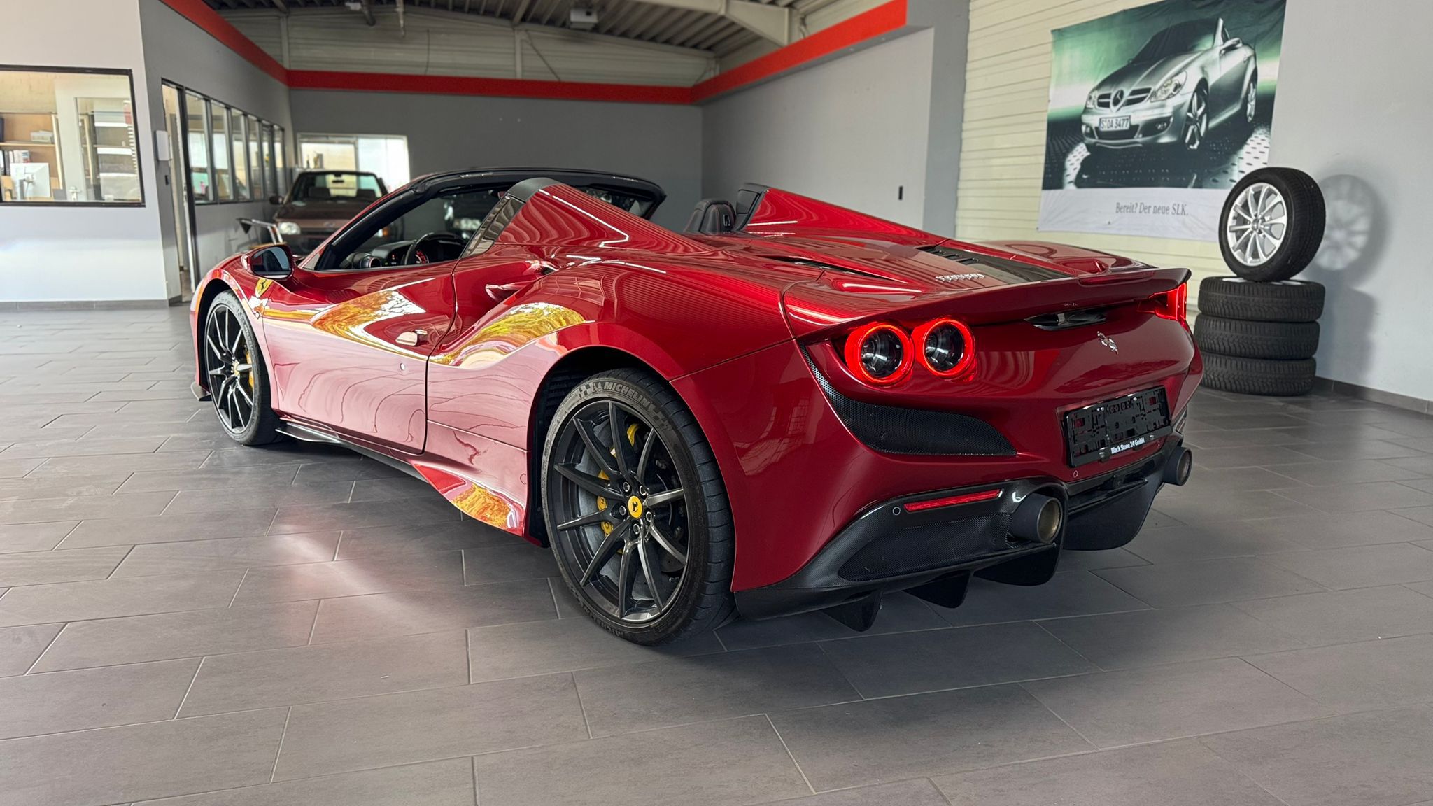 Ferrari F8 Spider thumbnail 2