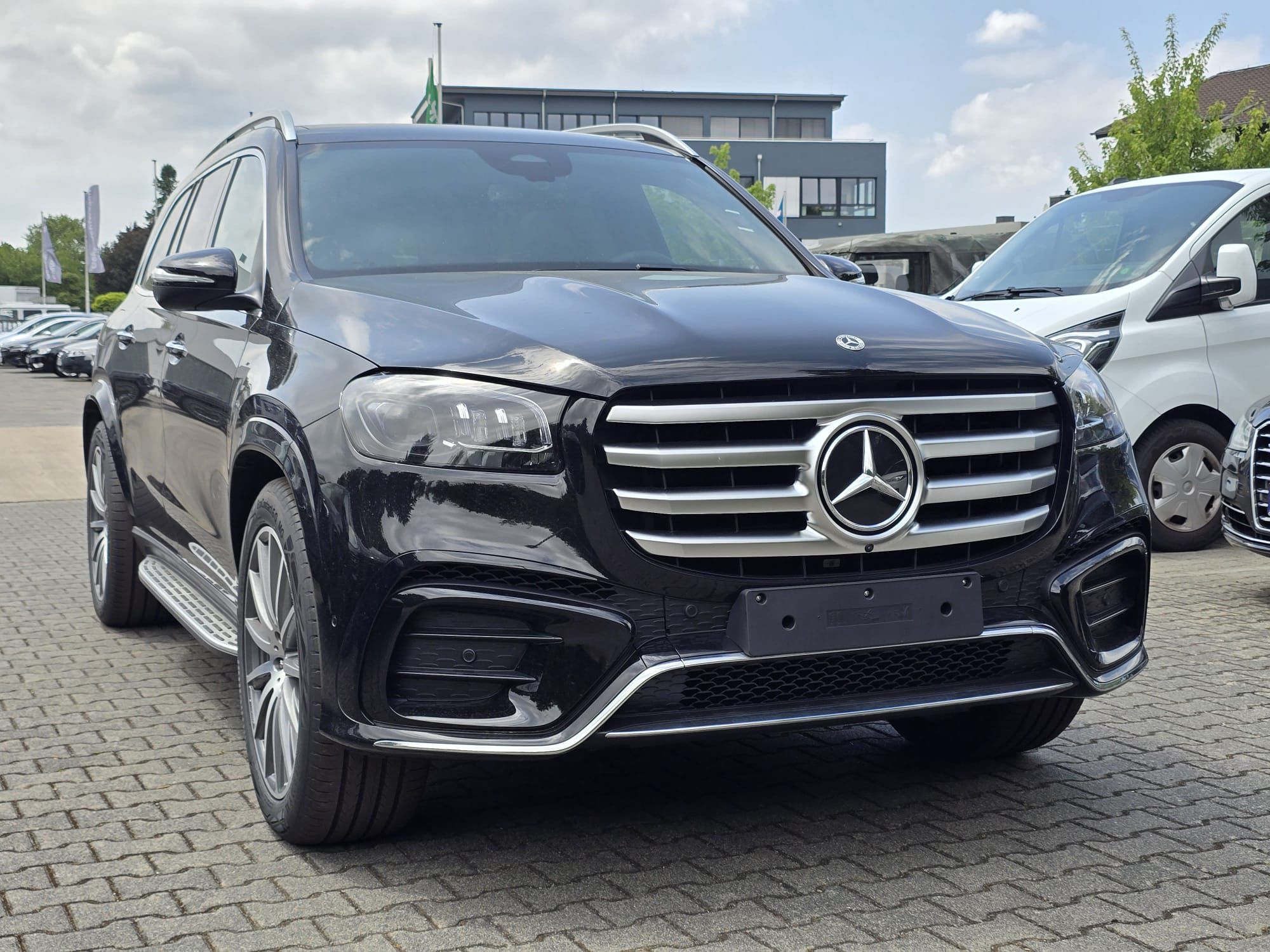 Mercedes Benz GLS 450d thumbnail 11