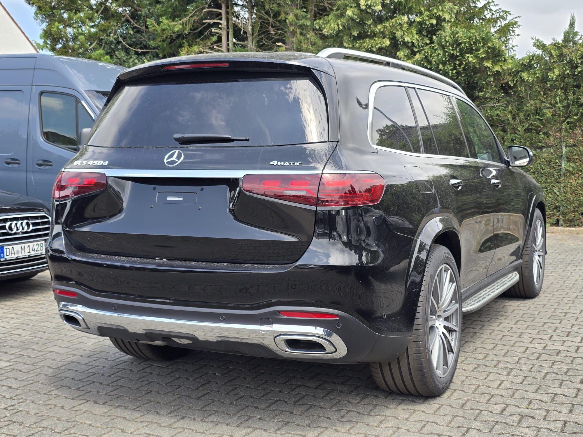 Mercedes Benz GLS 450d thumbnail 5